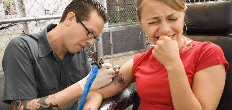 Le détatouage laser est il douloureux ?